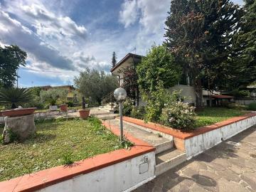 Villetta bifamiliare in vendita di 100 m² in Via di Cori, 18