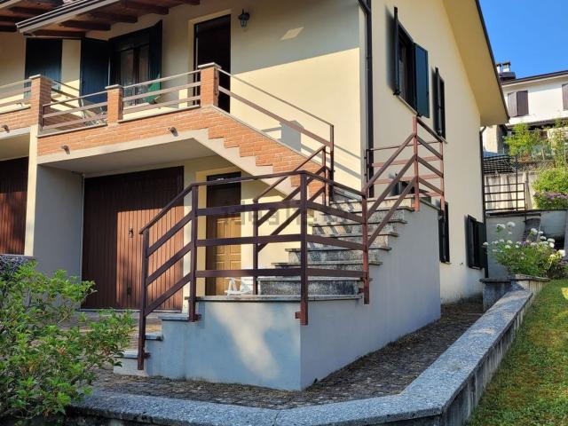 Villetta bifamiliare in vendita di 100 m² in Via Gallina Tassi, 1