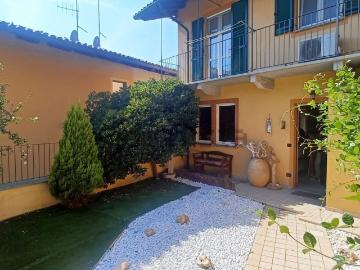 Villetta bifamiliare in vendita di 100 m² in Via Gianfranco Zuretti, 7