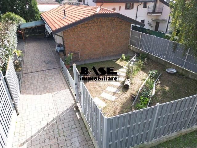 Villetta bifamiliare in vendita di 100 m² in Via Luciano Manara