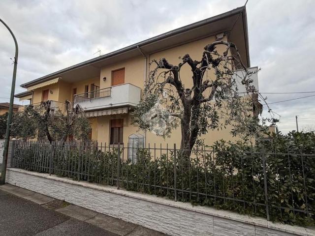 Villetta bifamiliare in vendita di 100 m² in Via M. Serao, 27