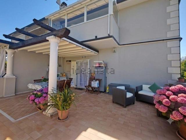 Villetta bifamiliare in vendita di 100 m² in Via Marina