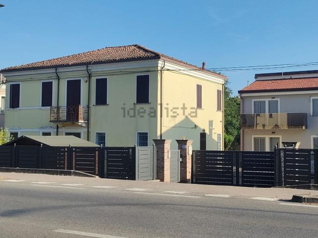 Villetta bifamiliare in vendita di 100 m² in Via Modena, 664