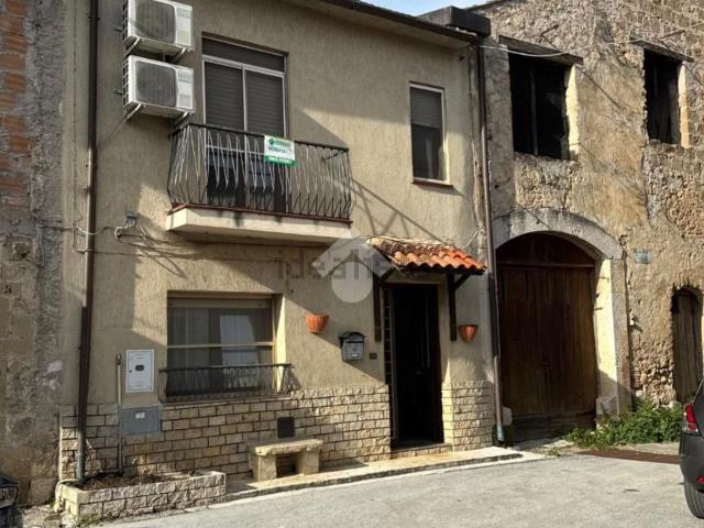 Villetta bifamiliare in vendita di 100 m² in Via Quinto Vibio, 7