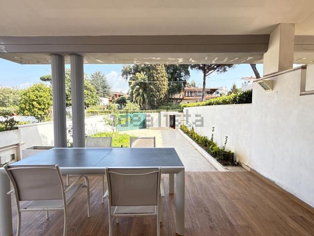 Villetta bifamiliare in vendita di 100 m² in Viale delle Cerase Marine, 36