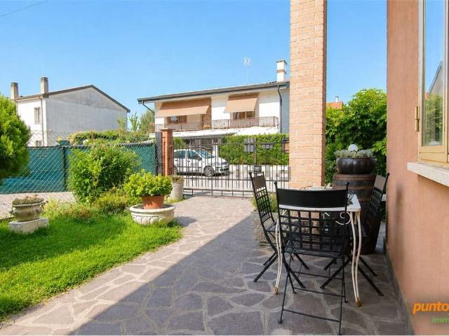 Villetta bifamiliare in vendita di 101 m² in Via Santa Caterina, 13