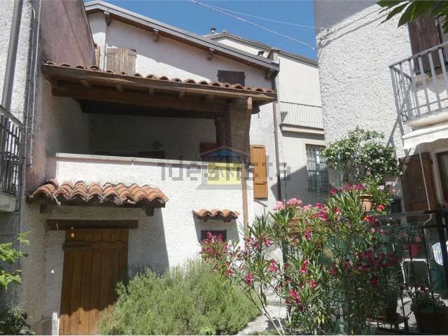 Villetta bifamiliare in vendita di 102 m² in Località Case Ghia, 1
