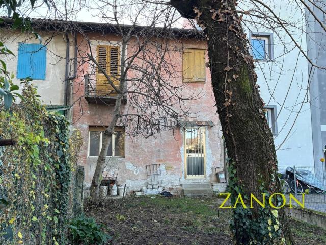 Villetta bifamiliare in vendita di 102 m² in Via Brigata Pavia, 16