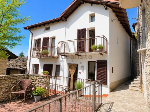 Villetta bifamiliare in vendita di 102 m² in Via Caino, 44