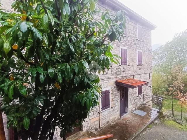 Villetta bifamiliare in vendita di 102 m² in Via Deusi, 6