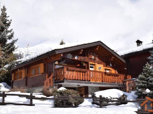Case e ville in vendita di 107 m² in Frazione Hameau Estoul, 100