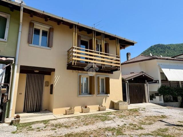 Villetta bifamiliare in vendita di 107 m² in Via Zimor, 67