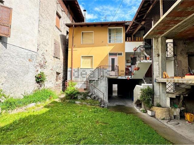 Villetta bifamiliare in vendita di 107 m² in Via Cimavilla, 38