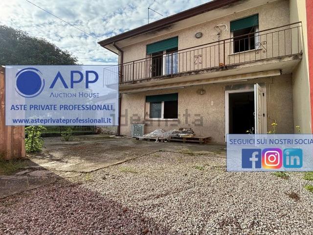 Villetta bifamiliare in vendita di 107 m² in Via Giuseppe Favaretto, 1