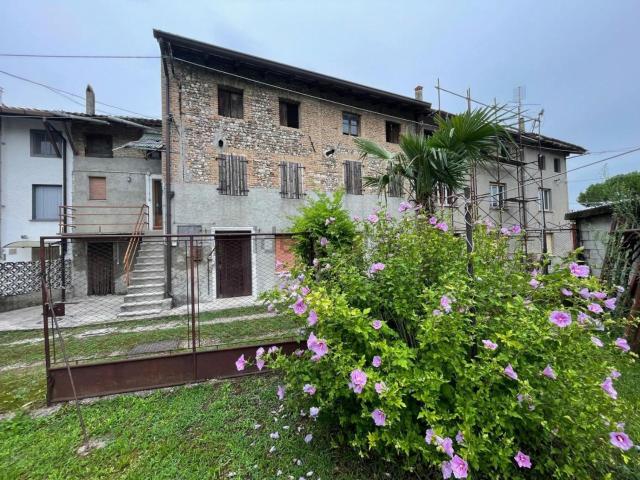 Villetta bifamiliare in vendita di 104 m² in Vicolo Monte Tricorno, 6