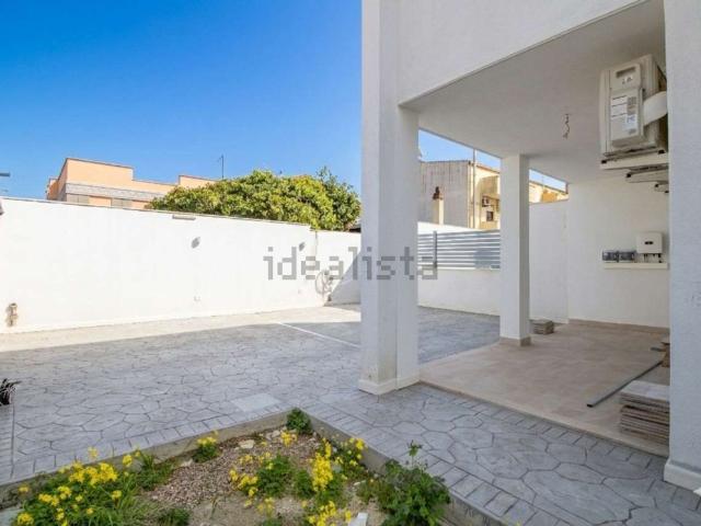 Villetta bifamiliare in vendita di 104 m² in Via delle Ginestre