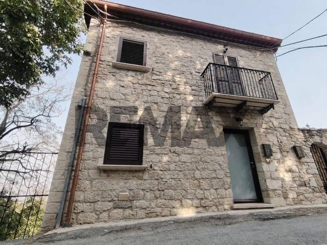 Villetta bifamiliare in vendita di 104 m² in Via Portanova, 32