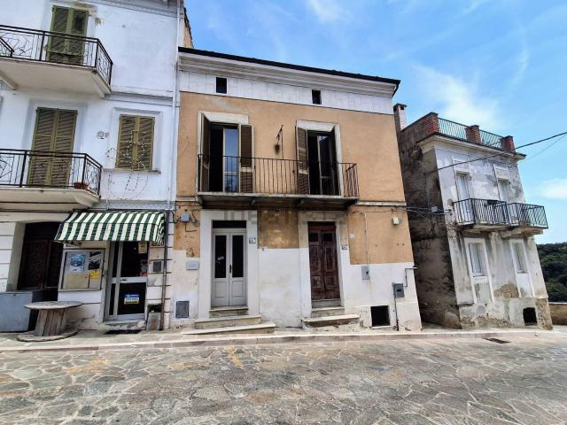 Villetta bifamiliare in vendita di 105 m² in Piazza Bucciante, 4