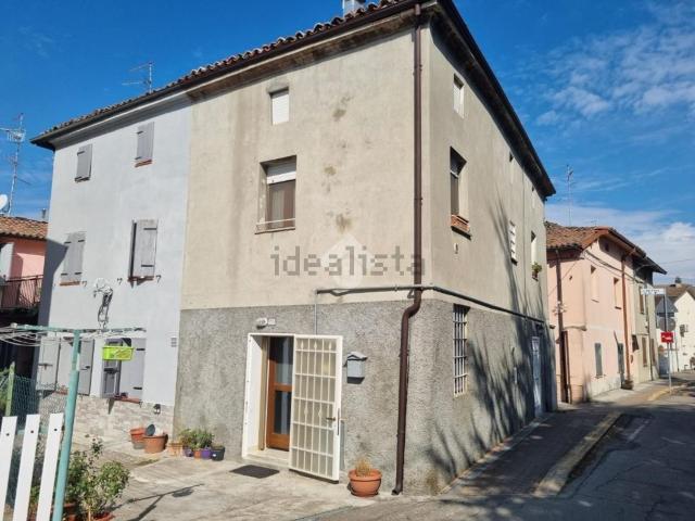 Villetta bifamiliare in vendita di 105 m² in Via Val d&apos Enza, 1