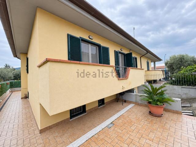 Villetta bifamiliare in vendita di 105 m² in Via Degli Ulivi