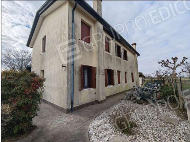 Villetta bifamiliare in vendita di 105 m² in Via Pallada, 50