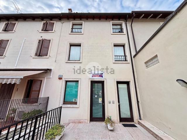 Villetta bifamiliare in vendita di 106 m² in Via Venezia, 20