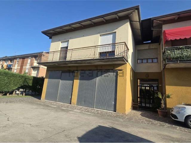 Villetta bifamiliare in vendita di 106 m² in Via Viazza