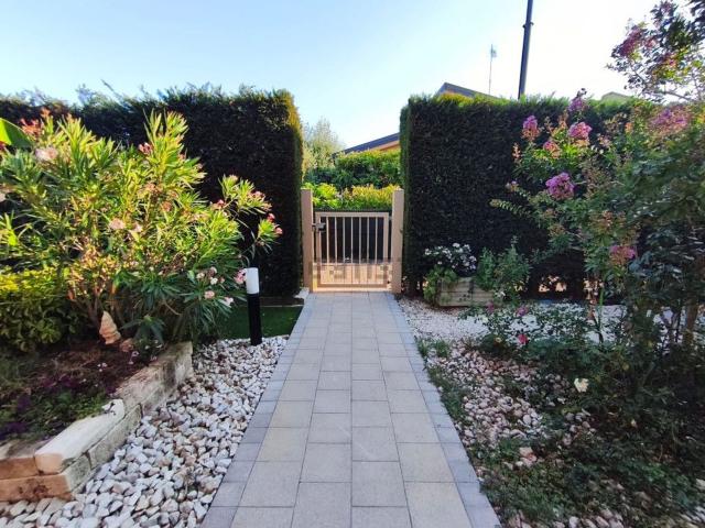Villetta bifamiliare in vendita di 106 m² in Via Cesare Maltoni, 4