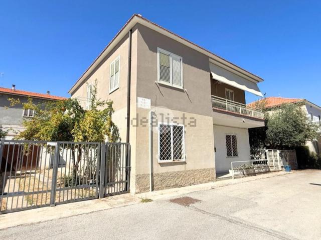 Villetta bifamiliare in vendita di 106 m² in Via la Maielletta, 19