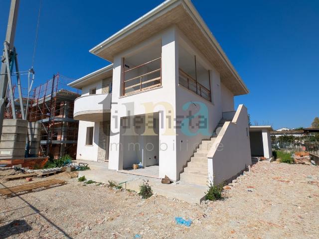 Villetta bifamiliare in vendita di 106 m² in Via Monte Nero