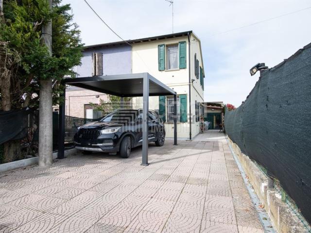 Villetta bifamiliare in vendita di 106 m² in Via Rampina