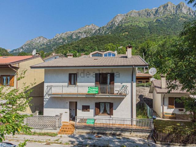 Villetta bifamiliare in vendita di 108 m² in Frazione Cesariis, 6