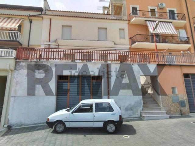 Villetta bifamiliare in vendita di 108 m² in Via Umberto Giordano, 19