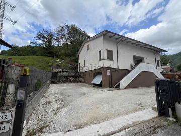 Villetta bifamiliare in vendita di 108 m² in Via Vallesina