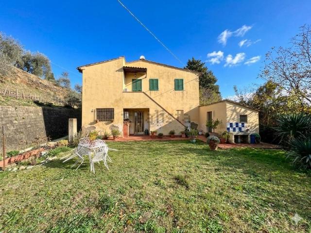 Villetta bifamiliare in vendita di 108 m² in Via DELL&apos ECINA, 2