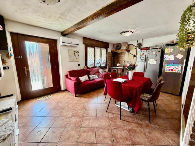 Villetta bifamiliare in vendita di 108 m² in Via Indipendenza, 48
