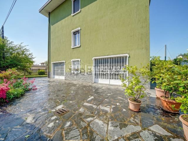 Villetta bifamiliare in vendita di 108 m² in Via San Carlo Borromeo, 36