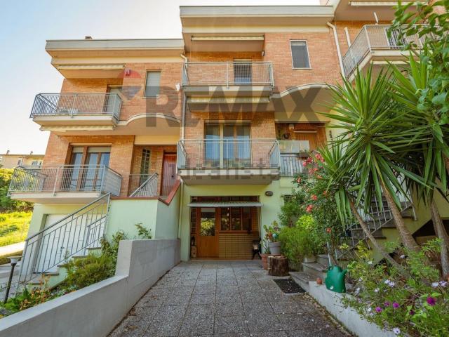 Villetta bifamiliare in vendita di 109 m² in Via Massimo d&apos Azeglio