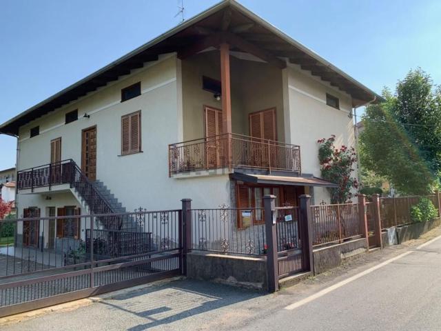Villetta bifamiliare in vendita di 113 m² in Via giara, 10