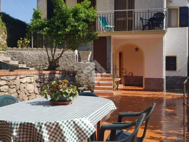 Villetta bifamiliare in vendita di 113 m² in Via Giuseppe Antonio Norero, 81
