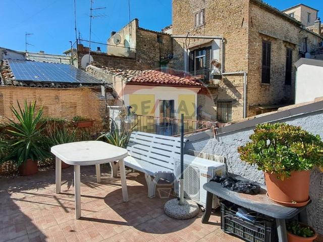 Villetta bifamiliare in vendita di 113 m² in Via Giuseppe Garibaldi, 11