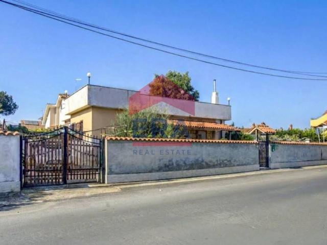 Villetta bifamiliare in vendita di 113 m² in Via Legnano, 12
