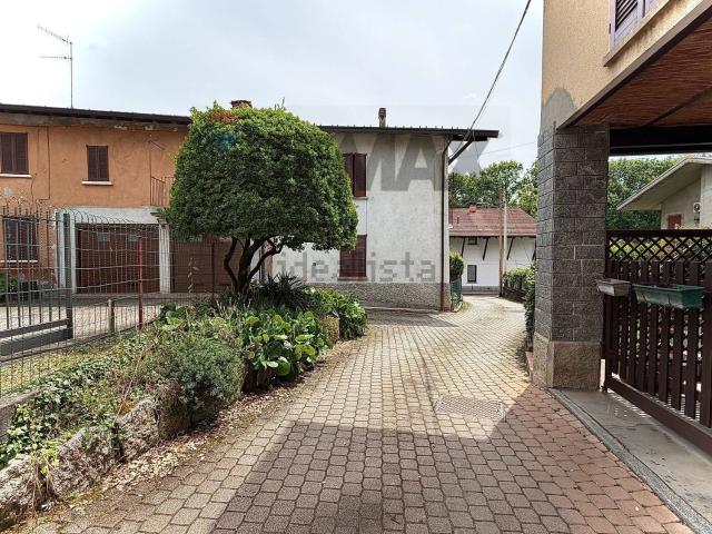 Villetta bifamiliare in vendita di 113 m² in Via Luigi Cadorna, 31