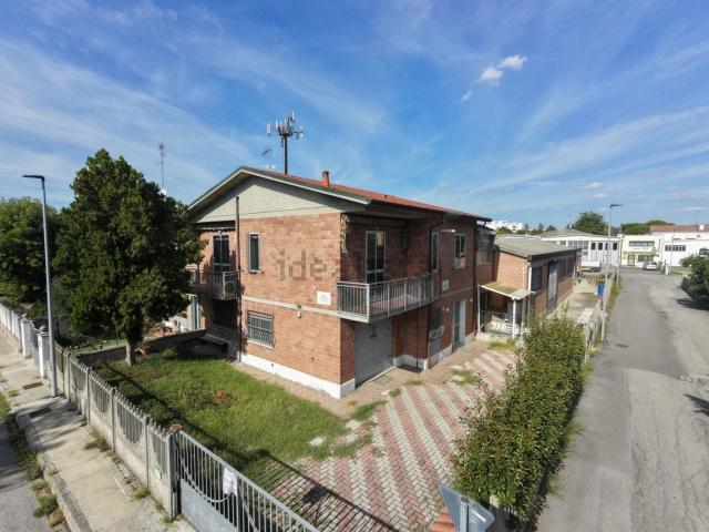 Villetta bifamiliare in vendita di 113 m² in Via Ruggero Leoncavallo, 24