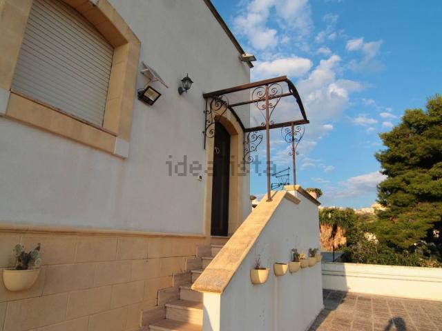 Villetta bifamiliare in vendita di 1100 m² in Salita Camini