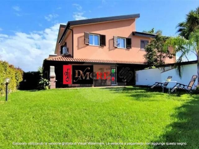 Villetta bifamiliare in vendita di 110 m² in Contrada difesa, 1