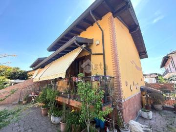 Villetta bifamiliare in vendita di 110 m² in Via Tornura, 34