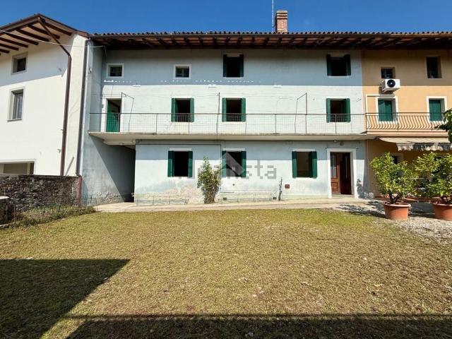 Villetta bifamiliare in vendita di 254 m² in Via Trieste, 12