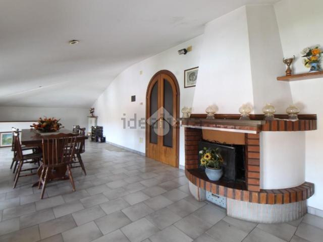 Villetta bifamiliare in vendita di 110 m² in Via Badalino