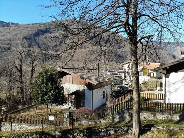 Villetta bifamiliare in vendita di 110 m² in Via Brava